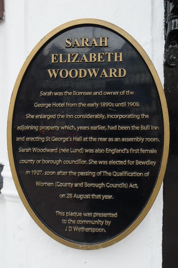 George Hotel Wetherspoon 布由德利 外观 照片