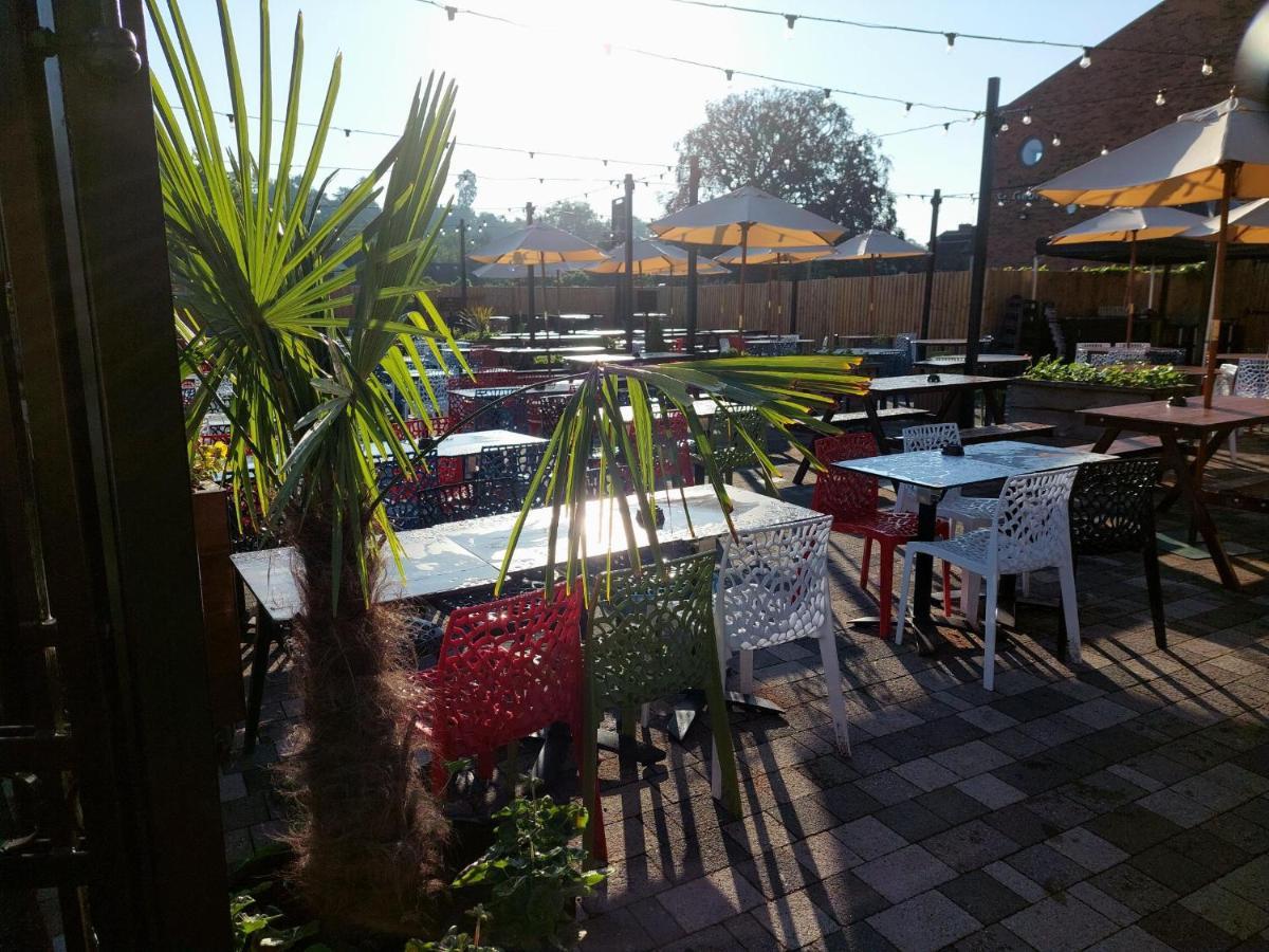 George Hotel Wetherspoon 布由德利 外观 照片