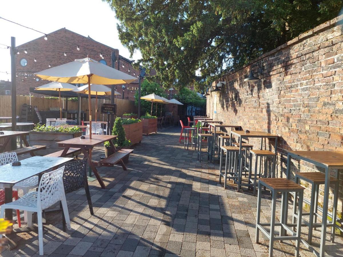 George Hotel Wetherspoon 布由德利 外观 照片